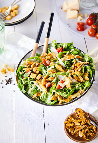 knackiger Caesar Salat mit endori veganem Chicken Natur